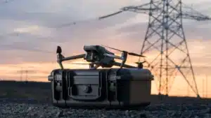 Trung tâm của DJI D-RTK 3 là ăng-ten điện môi hiệu suất cao, mang lại độ chính xác tâm pha ở cấp độ milimet