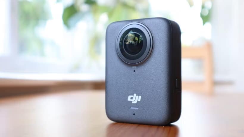 DJI Osmo 360 mang dáng vẻ nhỏ gọn, dễ cầm trên tay
