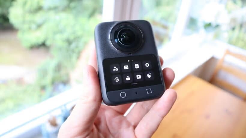 DJI Osmo 360 vượt trội với khả năng quay video toàn cảnh 360° ở độ phân giải lên đến 8K/30fps, mang lại chi tiết sắc nét và độ sáng ấn tượng nhờ cảm biến 1 inch