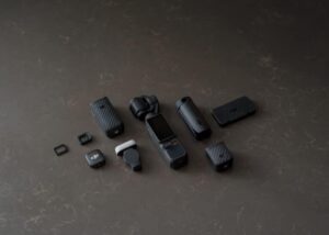 Hệ sinh thái phụ kiện phong phú giúp Pocket 4 linh hoạt hơn trong nhiều tình huống. Fill Light cung cấp ánh sáng mềm hỗ trợ portrait và vlog