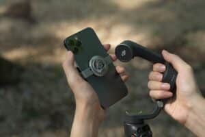 Mở gimbal và lắp điện thoại
