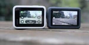 DJI rõ ràng thắng thế ở phần hiển thị, giúp người dùng dễ dàng framing và xem lại footage ngoài trời.