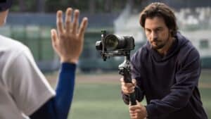 DJI RS 5 hỗ trợ điều khiển máy ảnh trực tiếp thông qua cáp USB-C hoặc kết nối Bluetooth