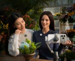 DJI Mic Mini 2 được trang bị cơ chế gắn linh hoạt gồm nam châm từ tính mạnh và kẹp xoay tháo rời phía sau