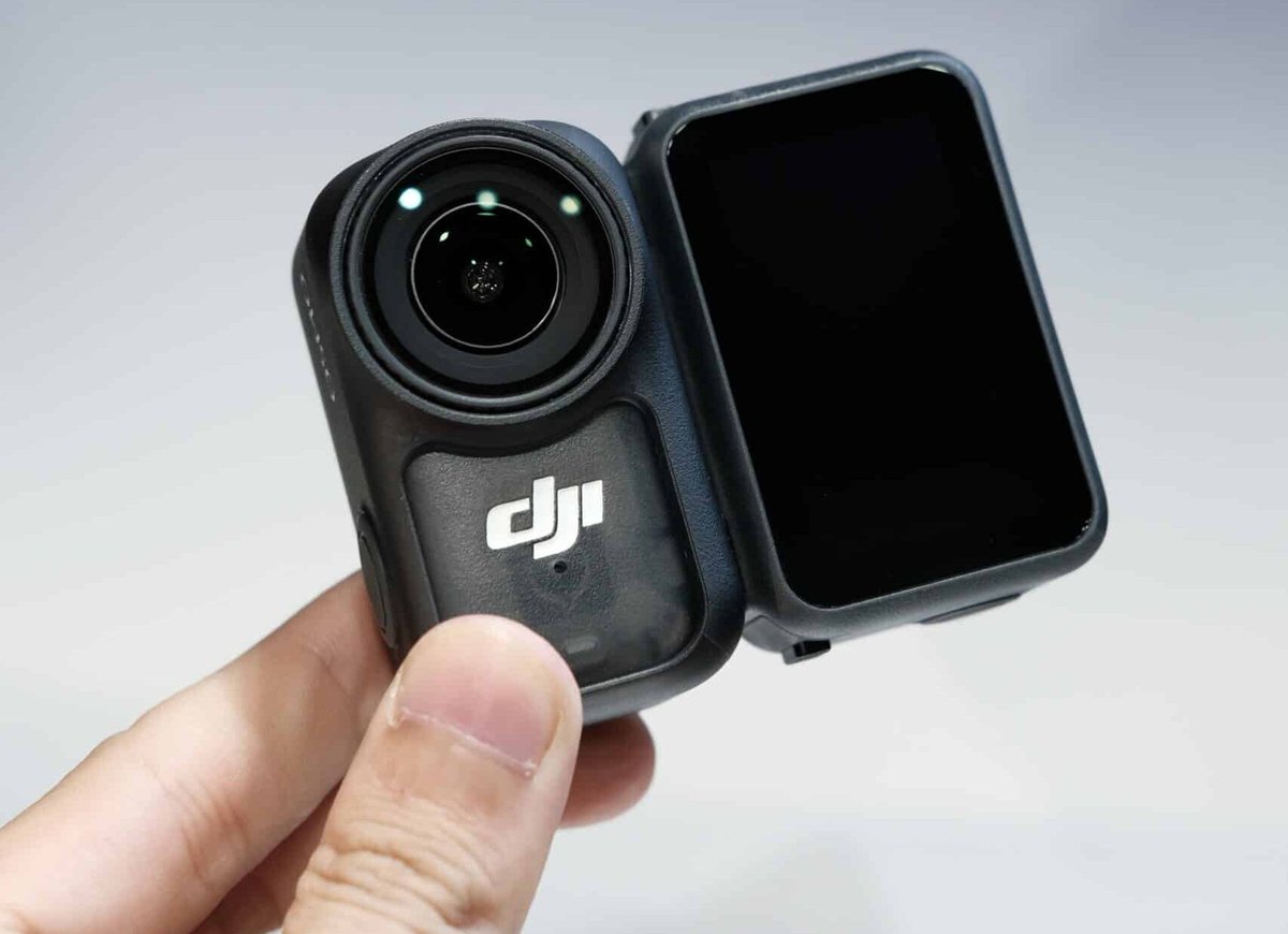 DJI Osmo Nano gắn từ tính với Multifunctional Vision Dock, cầm gọn trong lòng bàn tay