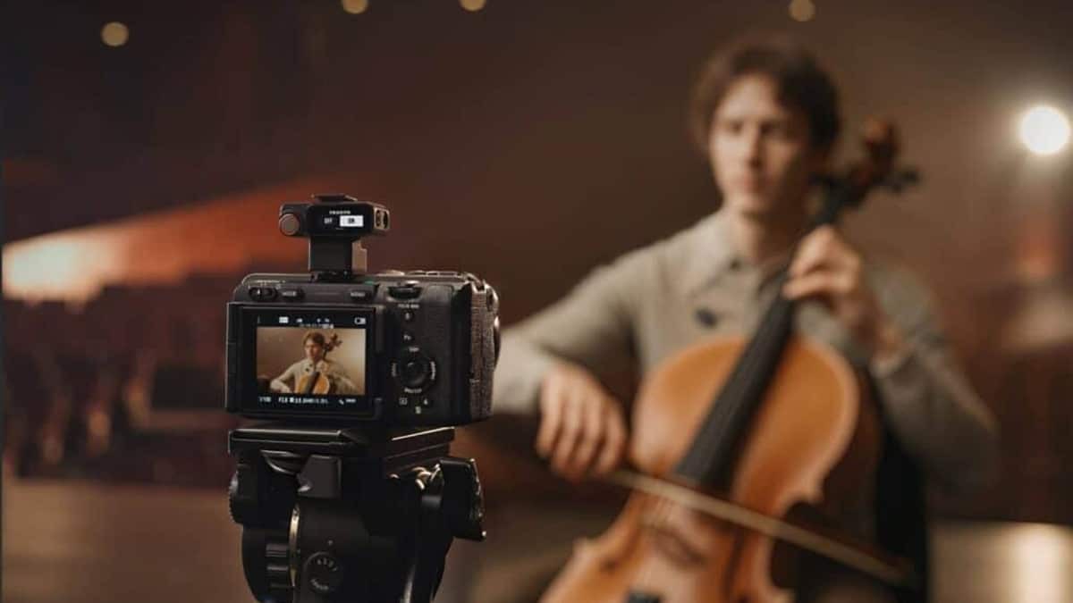 DJI Mic 3 thu âm nghệ sĩ chơi cello cùng máy ảnh quay video